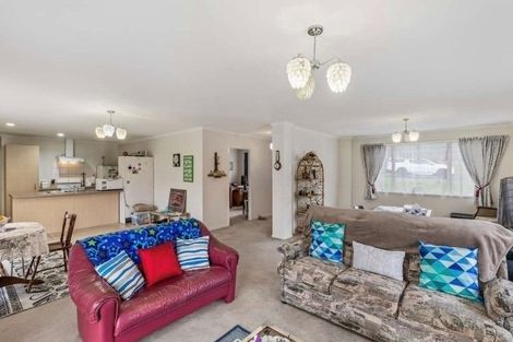 Photo of property in 37 Cabeleigh Drive, Helensville, 0800