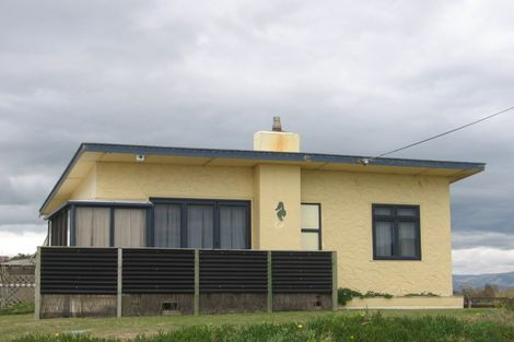 Photo of property in 11 Marine Parade South, Foxton Beach, Foxton, 4815