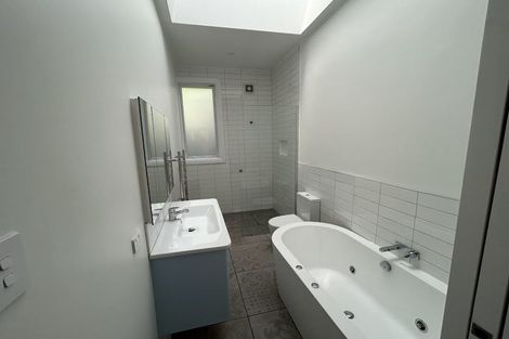 Photo of property in 10a Oriental Terrace, Mount Victoria, Wellington, 6011