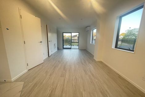Photo of property in 1/40 Mark Edward Drive, Half Moon Bay, Auckland, 2012