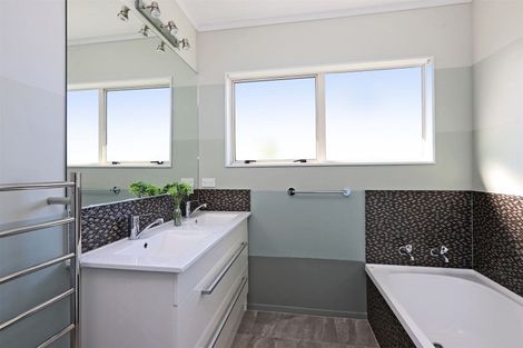 Photo of property in 1310a Jellicoe Street, Mayfair, Hastings, 4122
