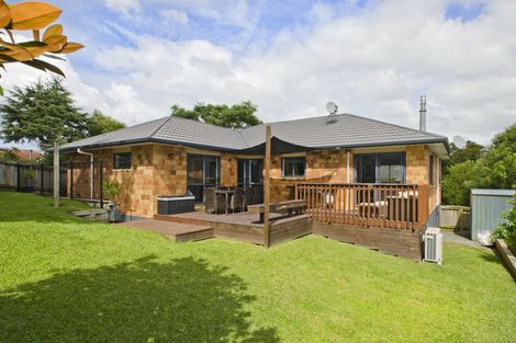 Photo of property in 24 Harbour View Road, Northland, Wellington, 6012