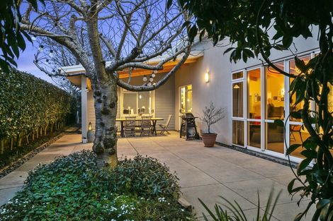 Photo of property in 21 Norfolk Drive, Cambridge, 3434