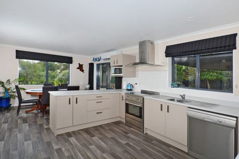 Photo of property in 24 Harbour View Road, Northland, Wellington, 6012