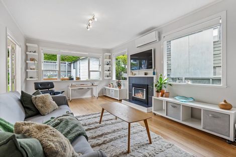 Photo of property in 2/71 Saddleback Rise, Murrays Bay, Auckland, 0630