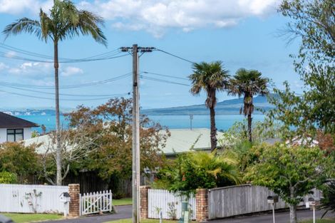 Photo of property in 43 Knights Road, Rothesay Bay, Auckland, 0630