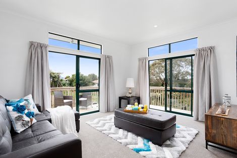 Photo of property in 2 Longview Rise, Massey, Auckland, 0614