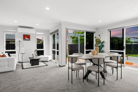 Photo of property in 18 Huntington Park Drive, Greenhithe, Auckland, 0632
