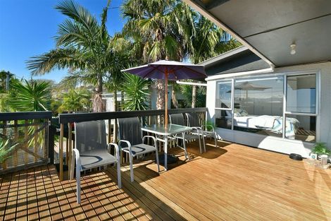 Photo of property in 43 Pohutukawa Avenue, Red Beach, 0932
