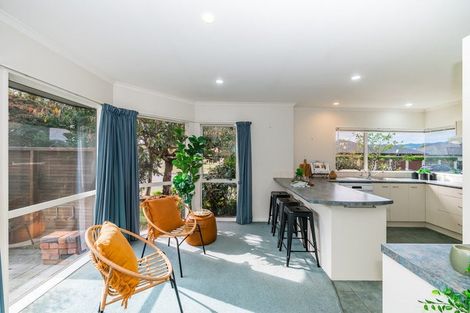 Photo of property in 122 Guildford Drive, Paraparaumu Beach, Paraparaumu, 5032