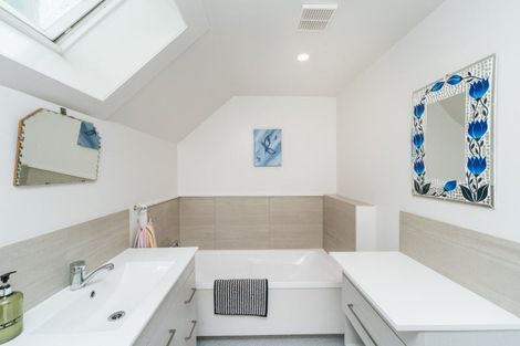 Photo of property in 32 Pioneer Highway, Awapuni, Palmerston North, 4412