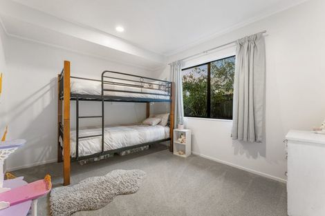 Photo of property in 2/18 Atlantis Place, Totara Vale, Auckland, 0629