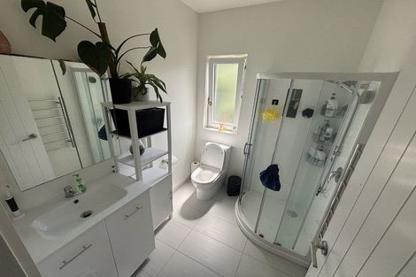 Photo of property in 5 Bendigo Grove, Newlands, Wellington, 6037