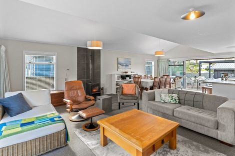 Photo of property in 6 Kent Avenue, Waitarere Beach, Levin, 5510