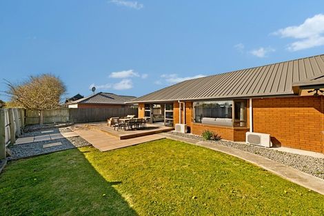 Photo of property in 7 Thicket Close, Redwood, Christchurch, 8051