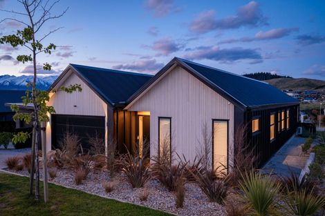 Photo of property in 2 Mcneil Crescent, Wanaka, 9305