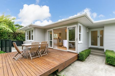 Photo of property in 6 Thurleigh Grove, Karori, Wellington, 6012