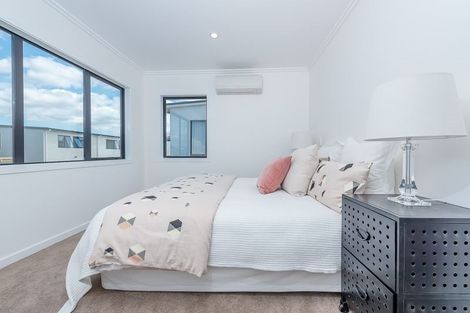 Photo of property in 12 Sacred Kingfisher Road, Hobsonville, Auckland, 0618