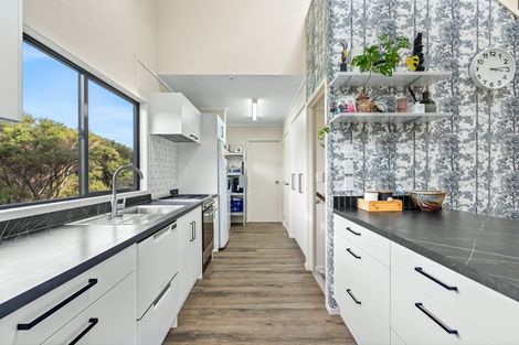 Photo of property in 29 Tahunatapu Road, Parua Bay, Whangarei, 0174