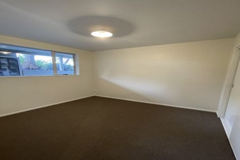 Photo of property in 5/242 Great North Road, Henderson, Auckland, 0612