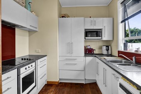 Photo of property in 570 South Road, Hawera, 4672