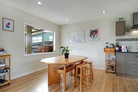 Photo of property in 17a/1 Tawa Road, Te Atatu Peninsula, Auckland, 0610