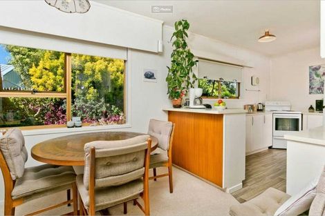 Photo of property in 2/4 Nea Place, Hillcrest, Auckland, 0627