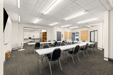Photo of property in 1/123 Queen Street, Northcote Point, Auckland, 0627