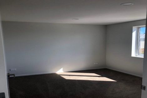 Photo of property in 2 Riroriro Close, Papakura, 2110