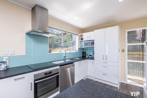Photo of property in 9a Pimlico Place, Newlands, Wellington, 6037
