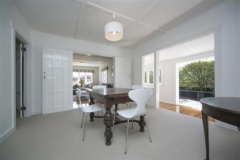 Photo of property in 4 Cleve Road, Green Bay, Auckland, 0604