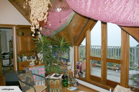 Photo of property in 122 Lone Kauri Road, Karekare, New Lynn, 0772