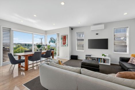 Photo of property in 15 Beechwood Road, Rothesay Bay, Auckland, 0630