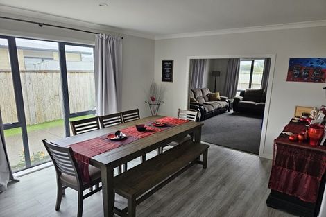 Photo of property in 10 Bridford Way, Paraparaumu, 5032