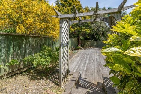 Photo of property in 17 Omega Street, Newlands, Wellington, 6037