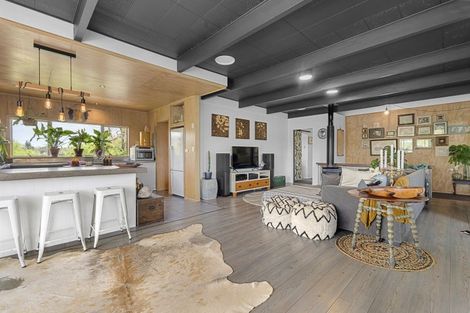 Photo of property in 15 Linda Street, Oakura, 4314