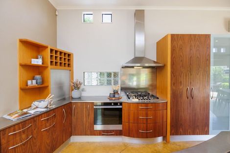 Photo of property in 3 The Oaks, Awapuni, Palmerston North, 4412