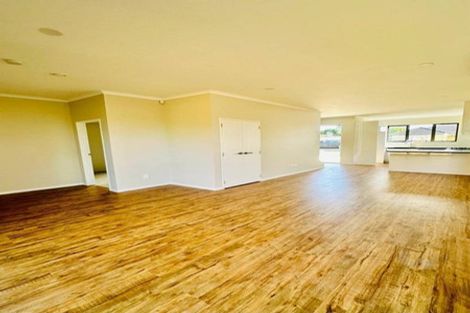 Photo of property in 69 Arimu Road, Papakura, 2110