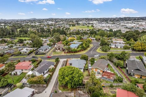 Photo of property in 28 Eyre Street, Henderson, Auckland, 0612