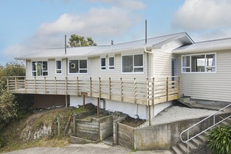 Photo of property in 9 Omega Street, Newlands, Wellington, 6037