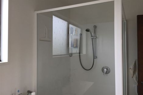 Photo of property in 5 Kingham Place, Avonhead, Christchurch, 8042