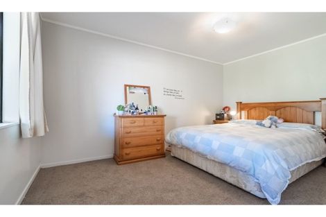 Photo of property in 121 Astley Avenue, New Lynn, Auckland, 0600