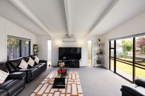 Photo of property in 6 Parkdale Place, Glenview, Hamilton, 3206