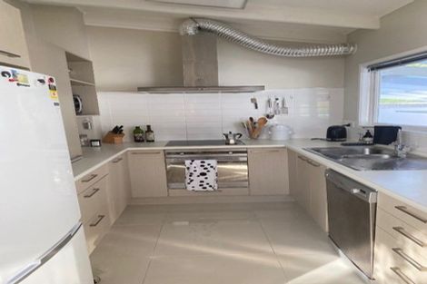 Photo of property in 7 Porter Avenue, Te Atatu South, Auckland, 0610