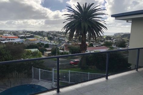 Photo of property in 3 Moera Place, Stanmore Bay, Whangaparaoa, 0932