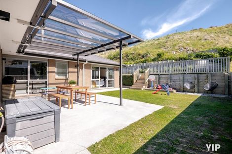 Photo of property in 21 Bickerton Rise, Churton Park, Wellington, 6037