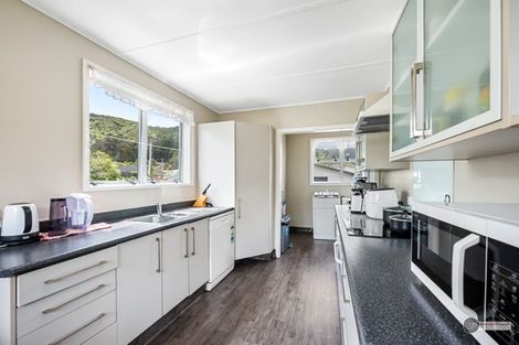 Photo of property in 82 Hewer Crescent, Naenae, Lower Hutt, 5011