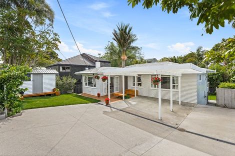 Photo of property in 2/71 Saddleback Rise, Murrays Bay, Auckland, 0630