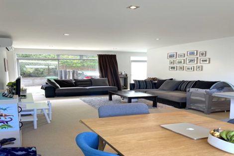 Photo of property in 33 Tiketike Way, Brooklyn, Wellington, 6021