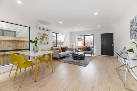 Photo of property in 1/4 Godley Road, Green Bay, Auckland, 0604